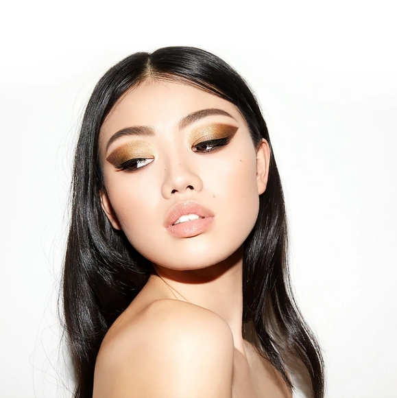 Urban DecayNaked Reloaded Eyeshadow Palette - Picture 4 of 9